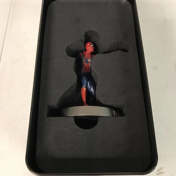 Hero Collector Heavyweights Iron Spider Metal Statue, 1:18 Scale Figurine - Picture 6 of 9